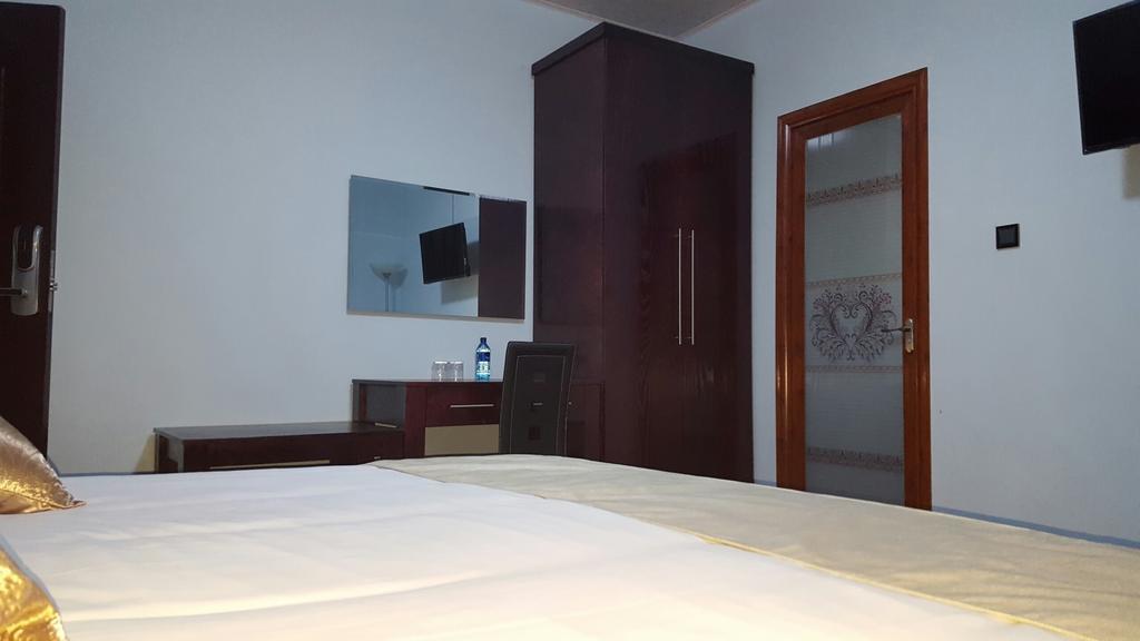 White City Inn Gaborone Bagian luar foto