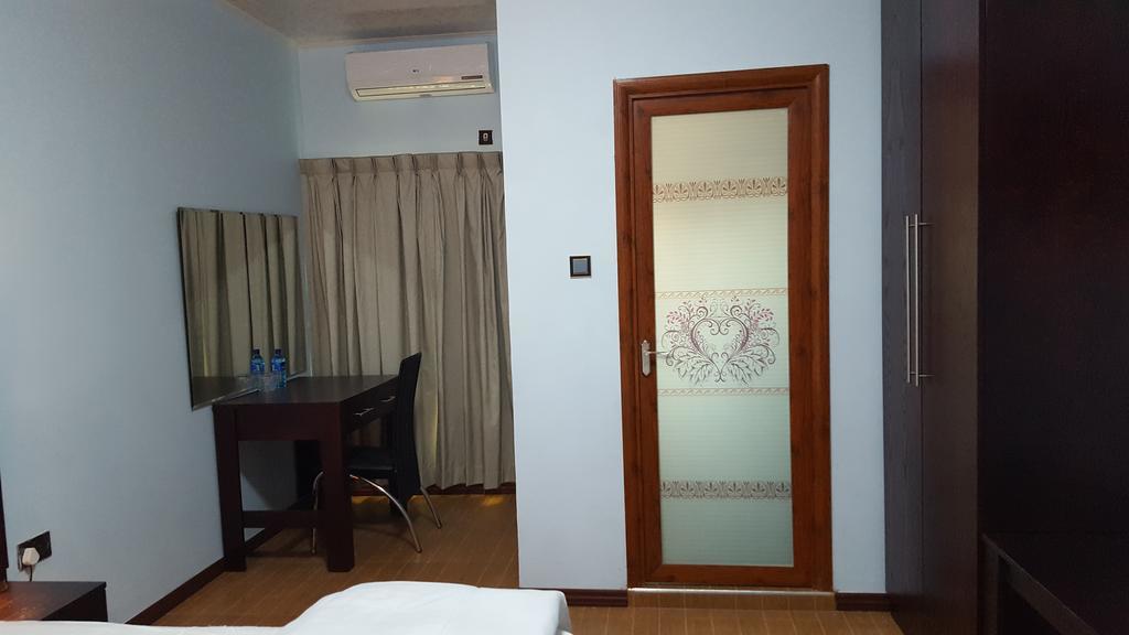 White City Inn Gaborone Bagian luar foto